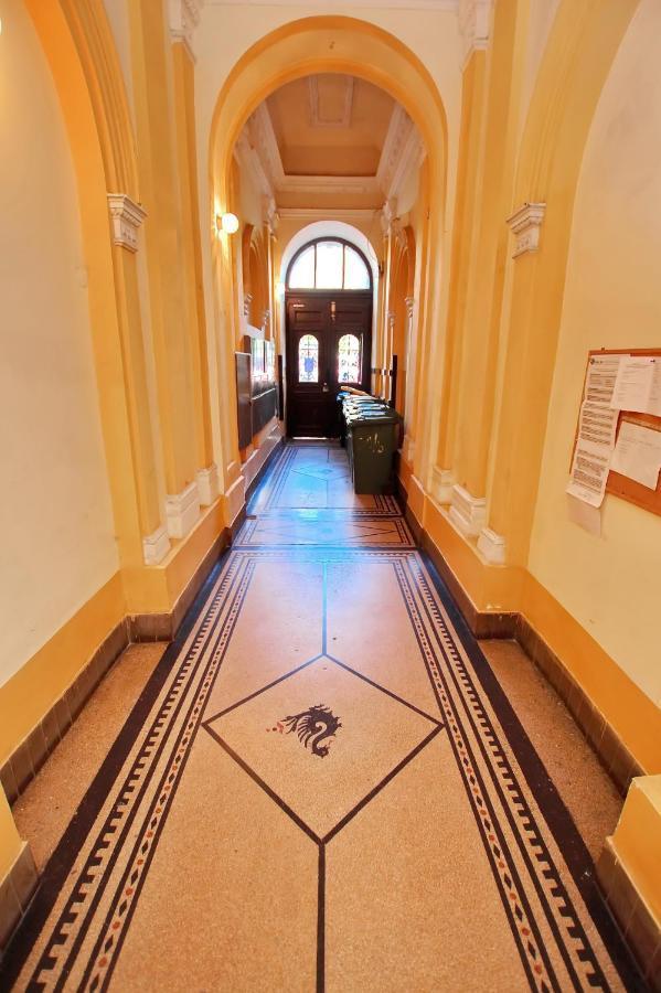 Gellerico Rooms At Rakoczi Square Будапеща Екстериор снимка